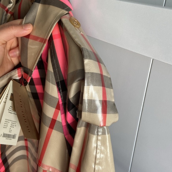 Burberry Runway laminated trench coat. US 4 - Picture 8 of 17